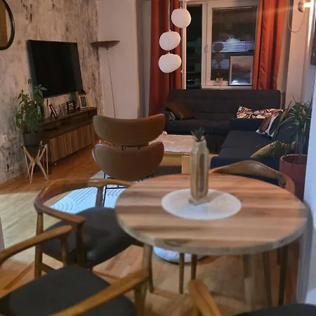 92m Upscale With An Office, Piano & Yoga Space Skopje