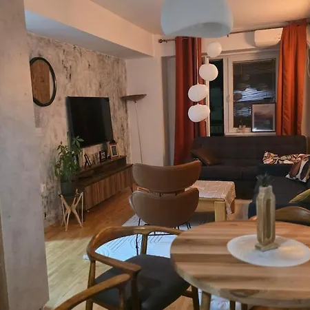Apartment 92m Upscale With An Office, Piano & Yoga Space Skopje