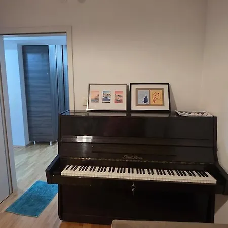 92m Upscale With An Office, Piano & Yoga Space