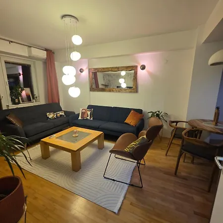 92m Upscale With An Office, Piano & Yoga Space Apartment *