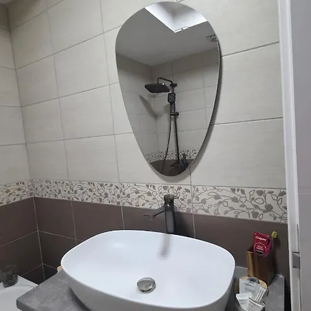 92m Upscale With An Office, Piano & Yoga Space