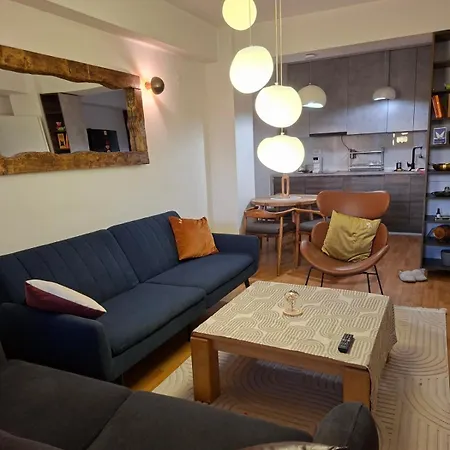 92m Upscale With An Office, Piano & Yoga Space Apartment