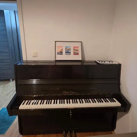 Apartment 92m Upscale With An Office, Piano & Yoga Space *