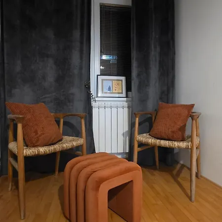 92m Upscale With An Office, Piano & Yoga Space Apartment *
