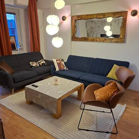 92m Upscale With An Office, Piano & Yoga Space Apartment *